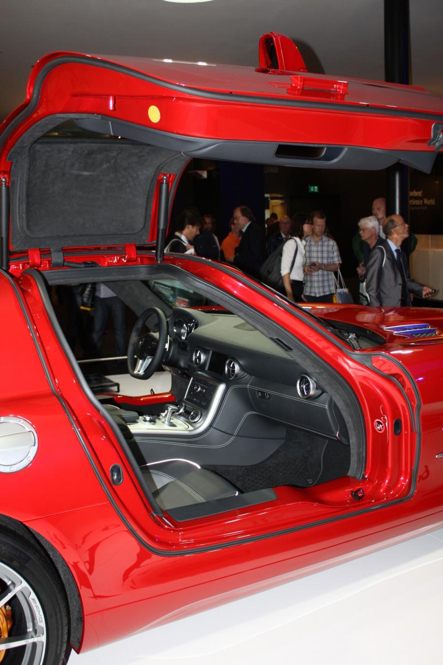  Mercedes-Benz SLS AMG 2010 года  (фото 77 из 526)